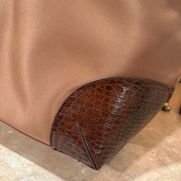 Stylish Brown Shoulder Bag with Leather Trim and Comfortable Handles nwot - Picture 11 of 16